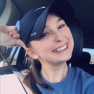 Meet your Posher, Sydni